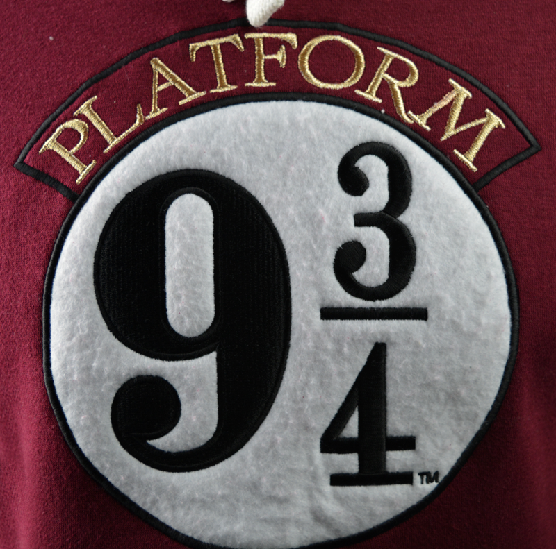 SWEAIIVRZD_2_sweat-capuche-hoodie-platform-9-3-4-harry-potter2.png