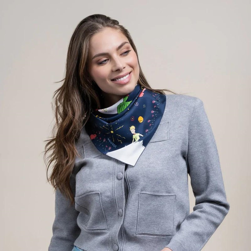 Carré de soie 67, la rose du Petit Prince