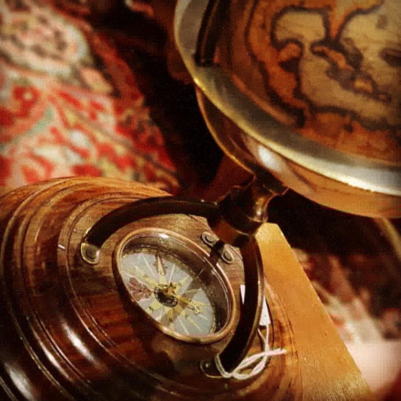 Globe Terrestre avec Boussole