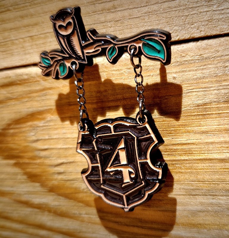 Pin's édition limitée "Pitchounet fait renaître Les 4 Maisons"