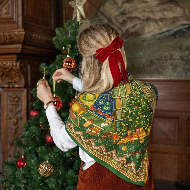 CARRE DE SOIE 120 - NOEL A POUDLARD - MALFROY - HARRY POTTER