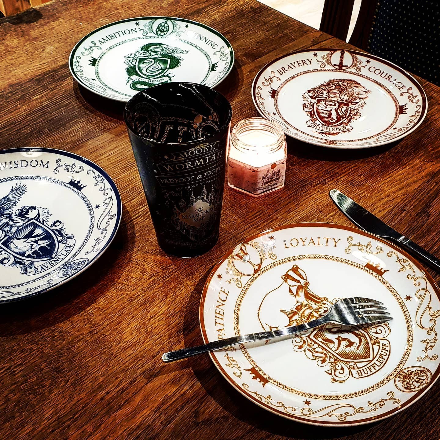 Goodies, Assiettes porcelaine Harry Potter Poudlard Lot de 4 (Cuisine,  Film, Goodies, Harry Potter, Maison)